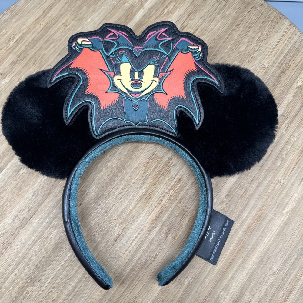 Disney Store Minnie Mouse Halloween Bat Glow-in-the Dark Ear Headband 2023